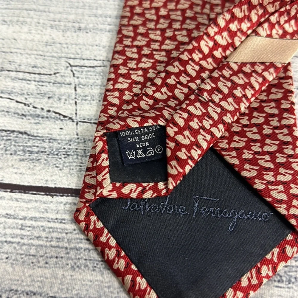 Salvatore Ferragamo Duck Like / S Pattern Print 100% Silk Designer Luxury Tie - Picture 3 of 4